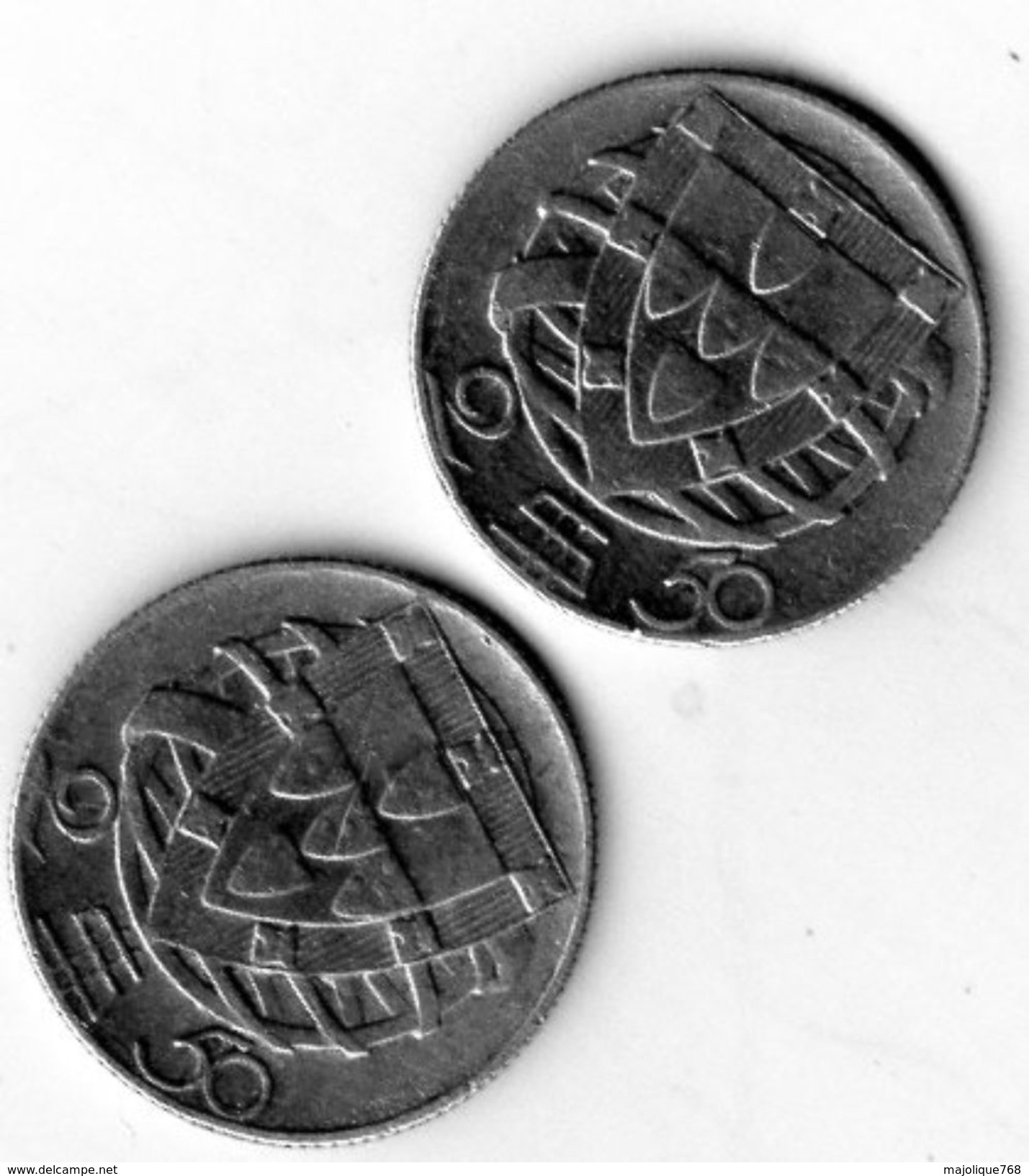 2 Pièces De Monnaies Du Portugal - 2 Escudos 50 - En Argent 1943 Et 1944 En T T B - - Portugal