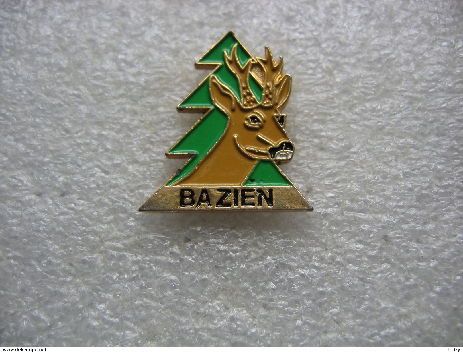 Pin's De La Société De Chasse De La Commune De BAZIEN - Animaux