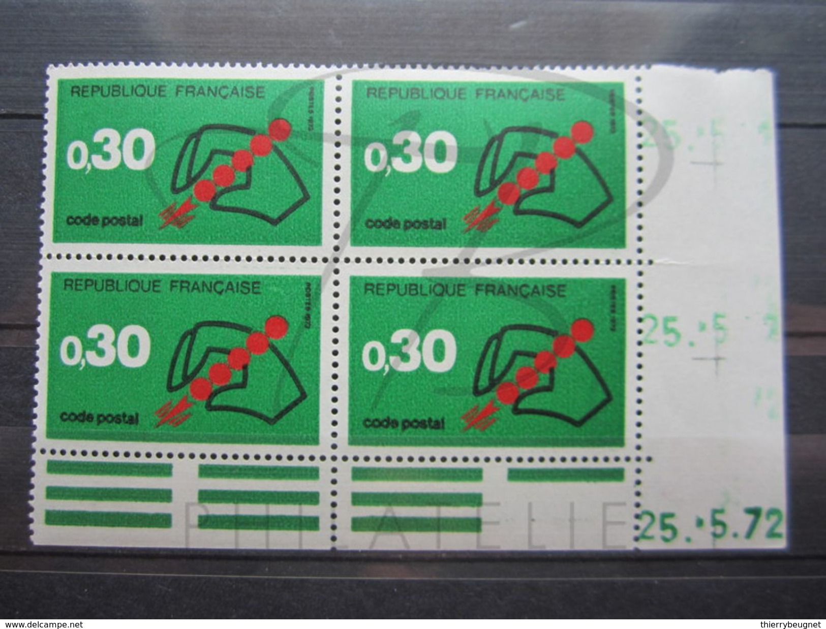 VEND BEAUX TIMBRES DE FRANCE N° 1719 EN BLOC DE 4 COIN DATE " 72 " , DATE REPETEE , XX !!! - 1970-1979