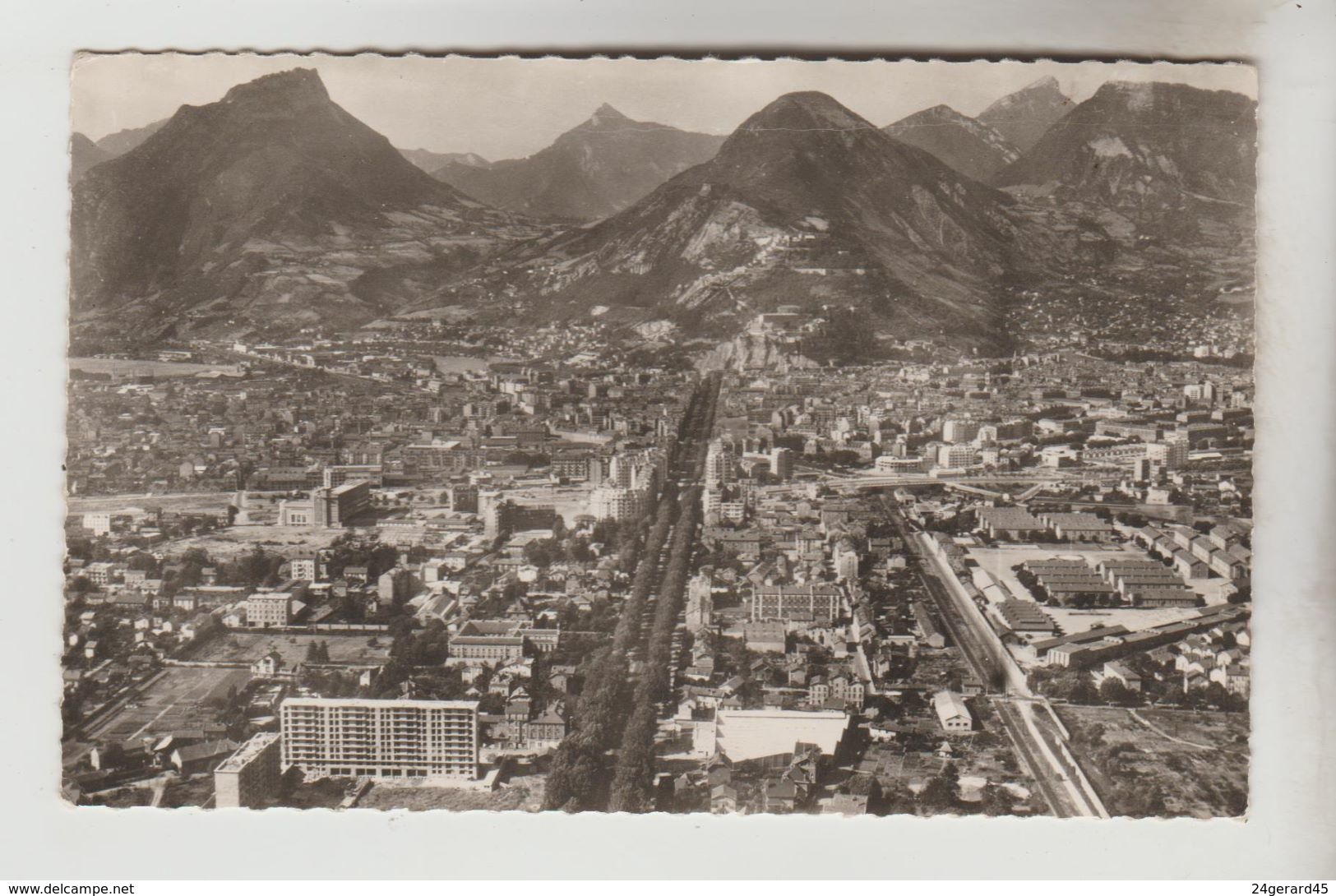 CPSM GRENOBLE (Isère) - Vue Aérienne Cours De La Libération, Le Néron, Mont Rachais, Montagnes De La Chartreuse - Grenoble