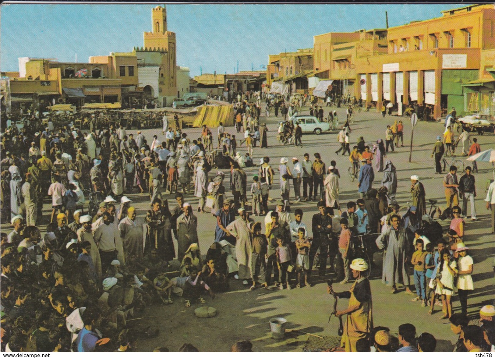 MAROC----MARRAKECH--place Djemaa El Fna--charmeurs De Serpents--voir  2 Scans - Marrakech