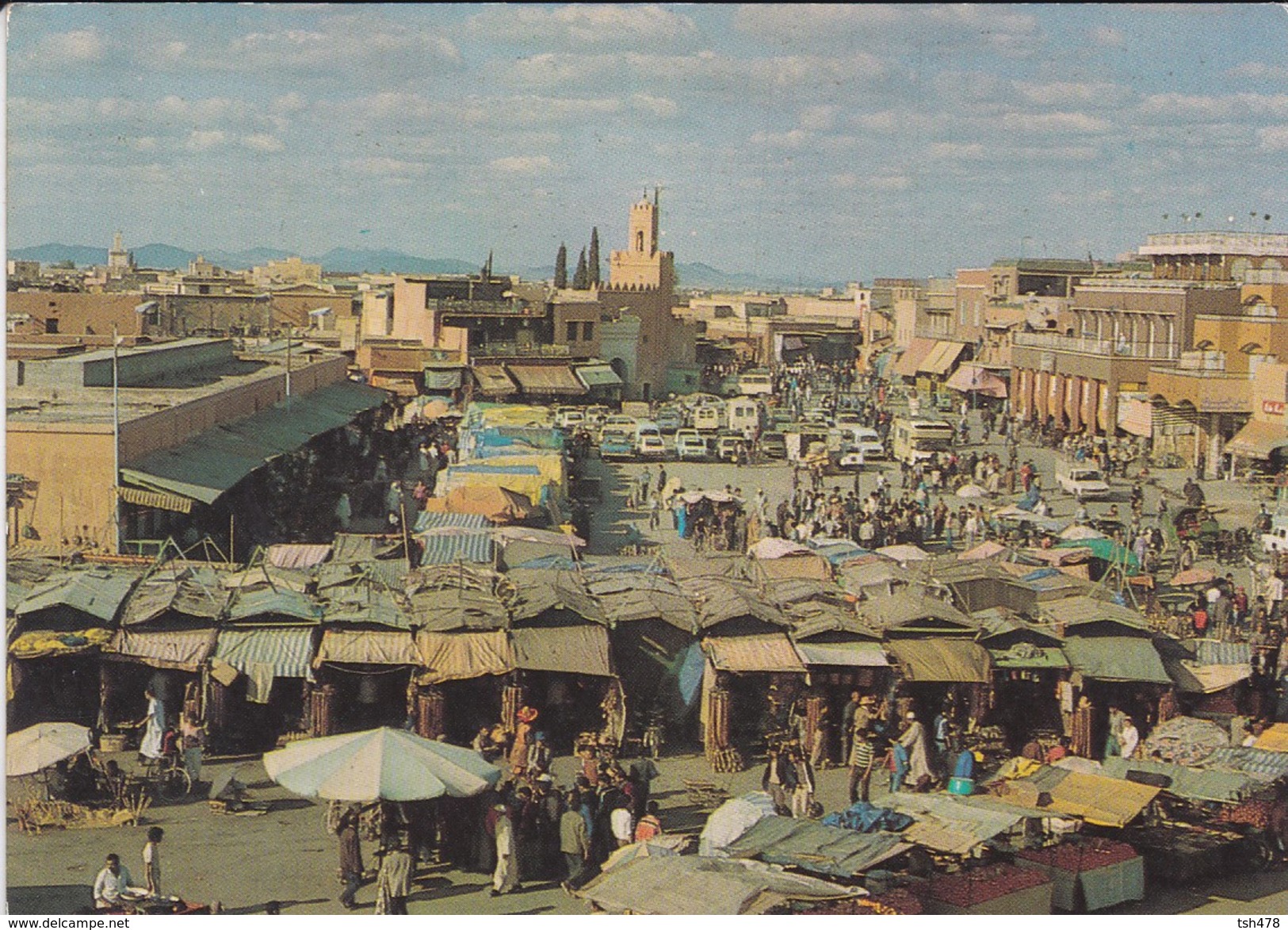 MAROC----MARRAKECH--place Jamaa El Fna---voir  2 Scans - Marrakech