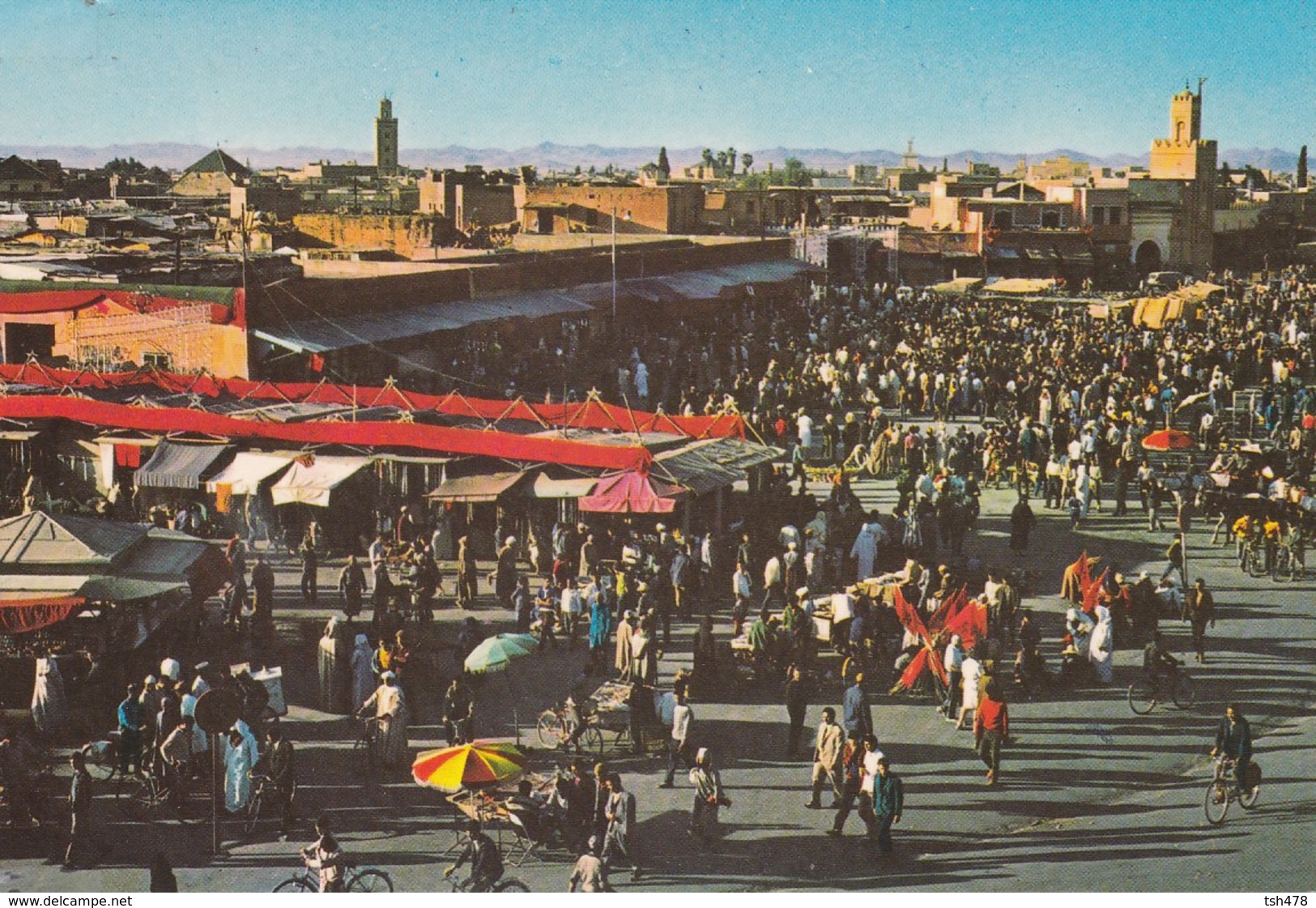 MAROC----MARRAKECH--place Djamaa El Fna---voir  2 Scans - Marrakech