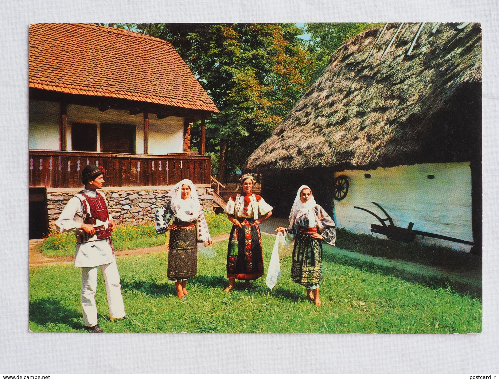 Romania Folk Costumes From Arges   A 147 - Romania