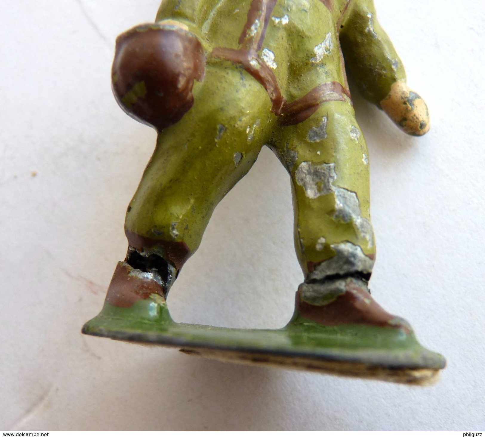 FIGURINE WWII PLOMB CREUX PARACHUTISTE TENUE KAKI DC LR (2) à Restaurer - Tin Soldiers