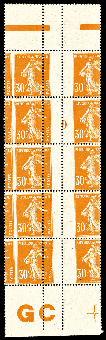 ** N°141, 30c Semeuse: Superbe Piquage à Cheval Sur Bloc De 10 Exemplaires Millésime '0' Bas De Feuille Avec Manchette G - Unused Stamps