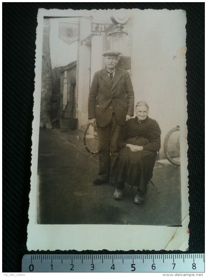 Photo - Automobile - Couple D'anciens Devant Une Pompe Essence Et Garage Citroën, Carte Photo - Coches