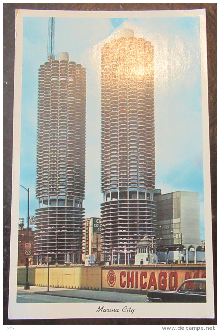CPSM USA Vers France - Chicago - Marina City + Timbre YT PA59 Et Vignette Airmail Hilton Hotels - Chicago