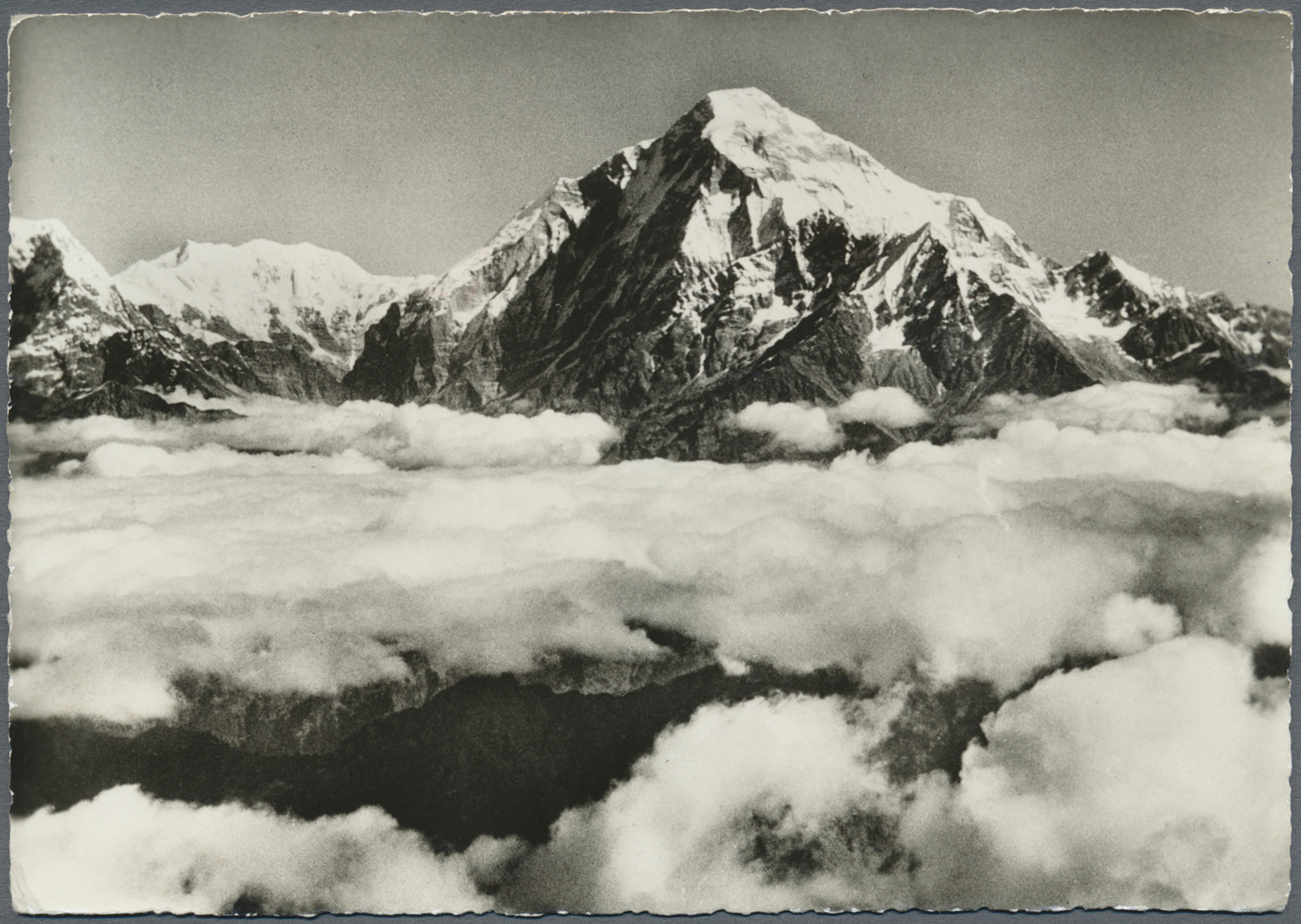 Br Thematik: Bergsteigen / Mountaineering: 1960/1968. Lot Von 4 Versch. Foto-Ak "Dhaulagiri 8222 M", "Pumo RI 7145 M", " - Arrampicata