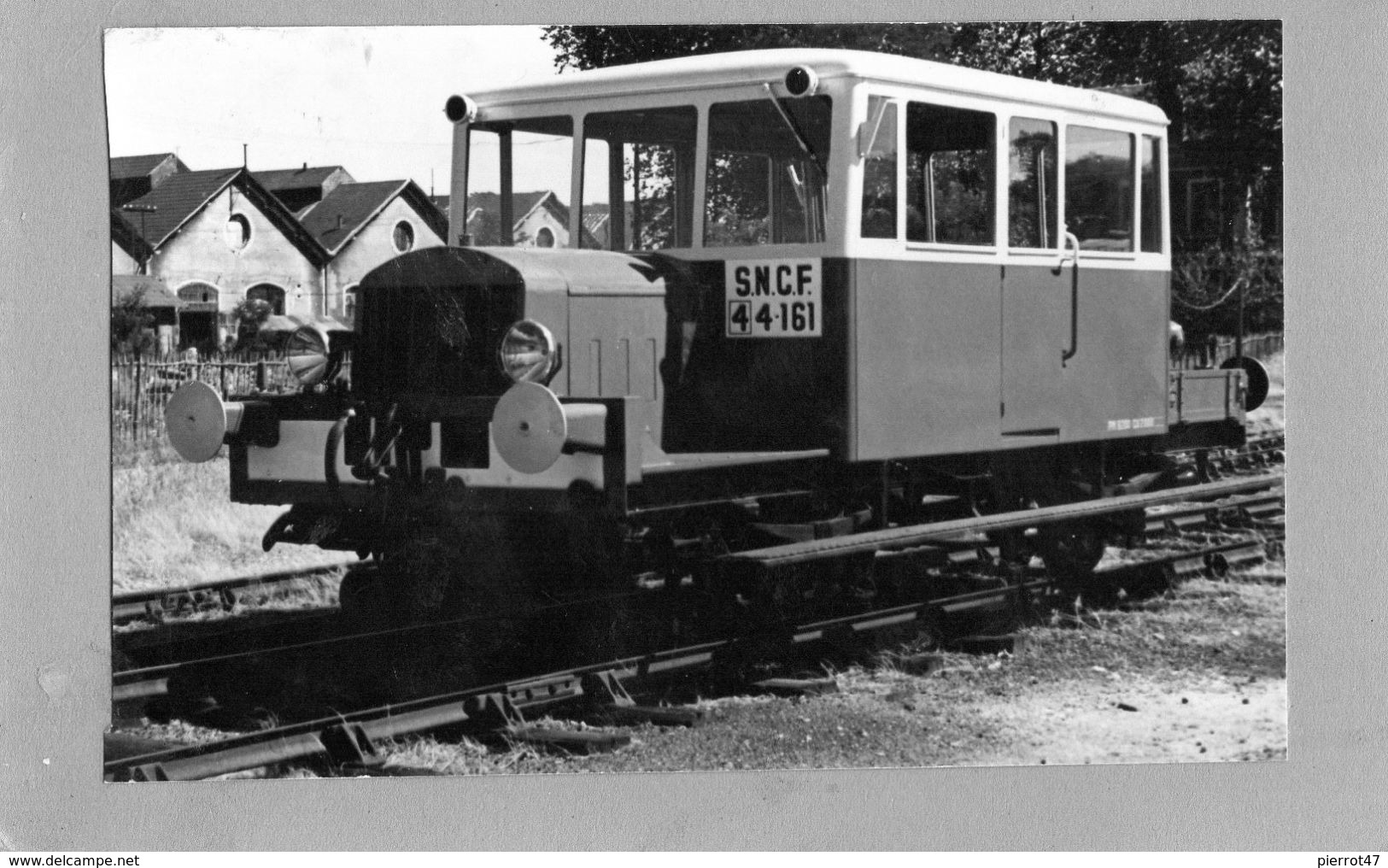 CHEMINS DE FER-MAZAMET: Rare Photo Cartonnée 14x9cm,La Draisine 4461,en Gare,en 1950,tbetat. - Mazamet