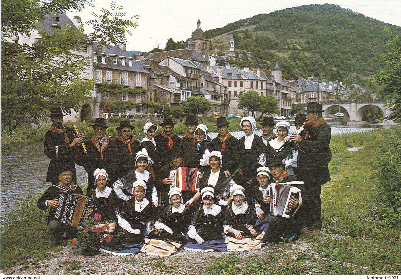 SAINT GENIEZ D'OLT  LE GROUPE "LUS TOURNEJAIRES" (dil214) - Sonstige & Ohne Zuordnung