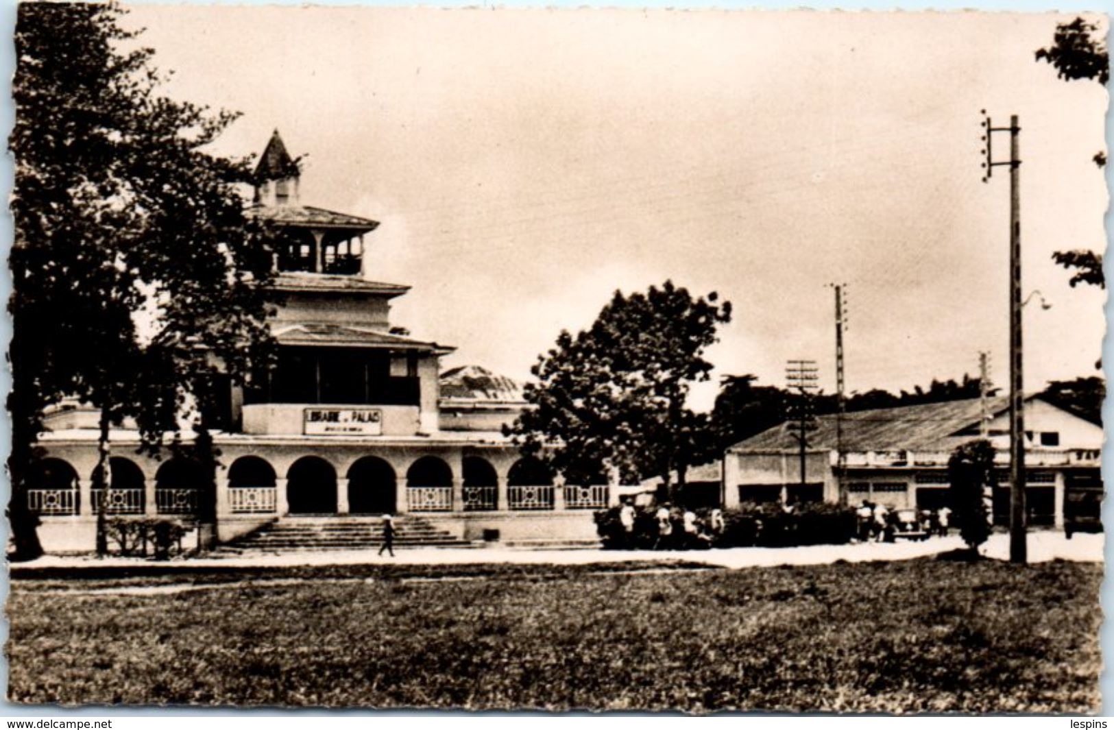 AFRIQUE -- CAMEROUN -- Diouala - La Place Du Centre - Cameroon