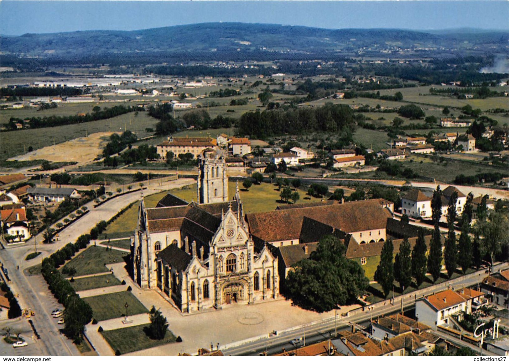 01-BOURG-EN-BRESSE- EGLISE DE BROU VUE DU CIEL - Brou - Kerk