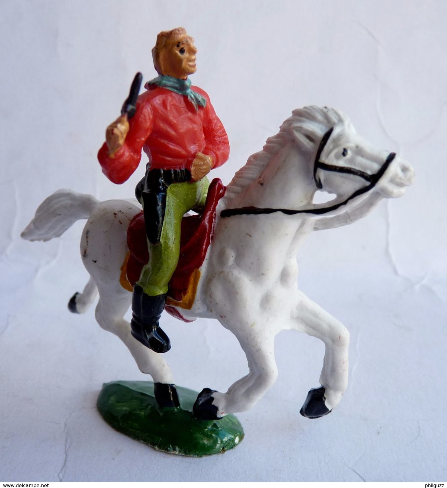 FIGURINE MARQUE INCONNUE COWBOY A CHEVAL CAVALIER Manque Chapeau - Militaires