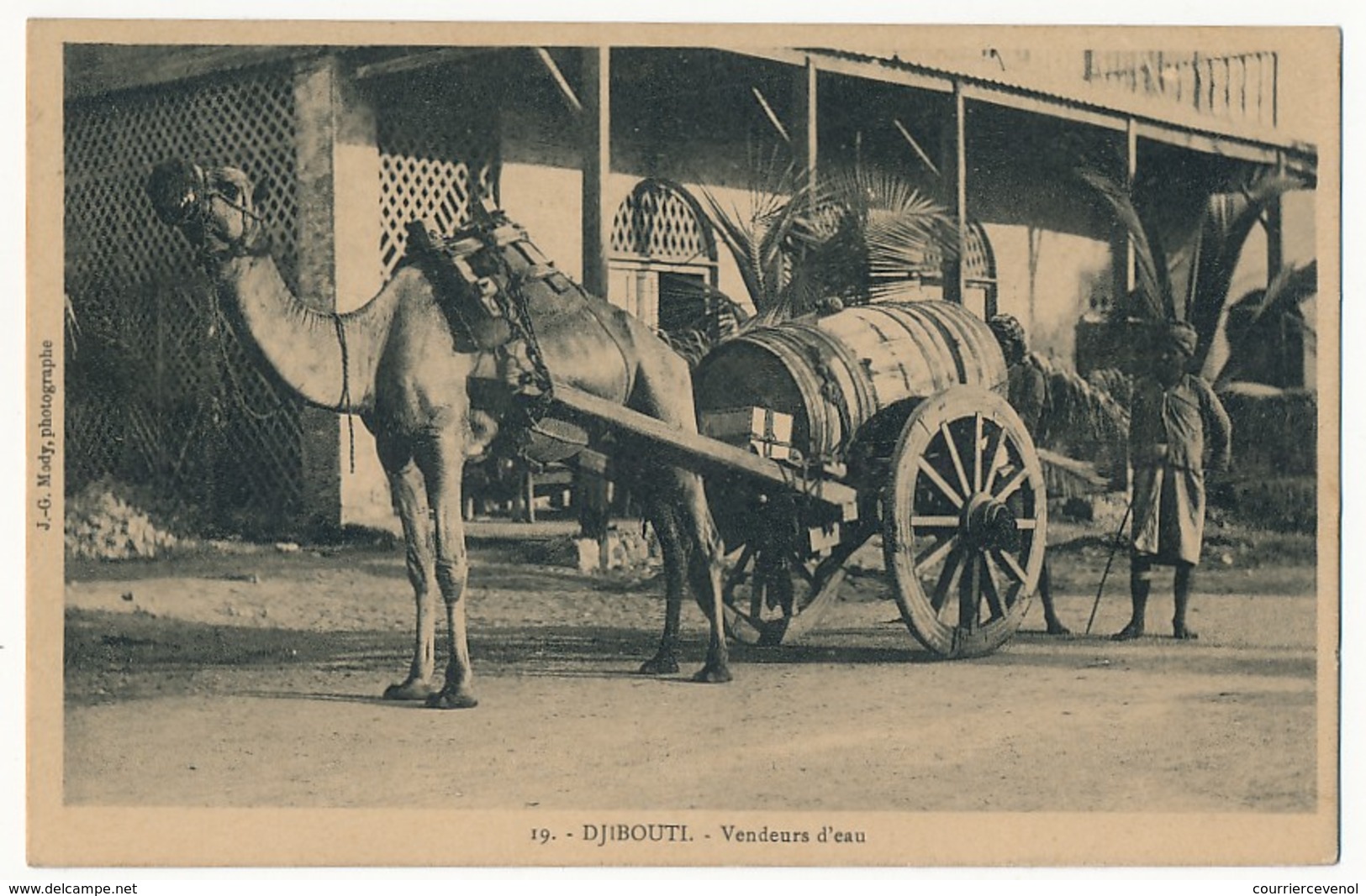 CPA - DJIBOUTI - Vendeurs D'eau - Djibouti