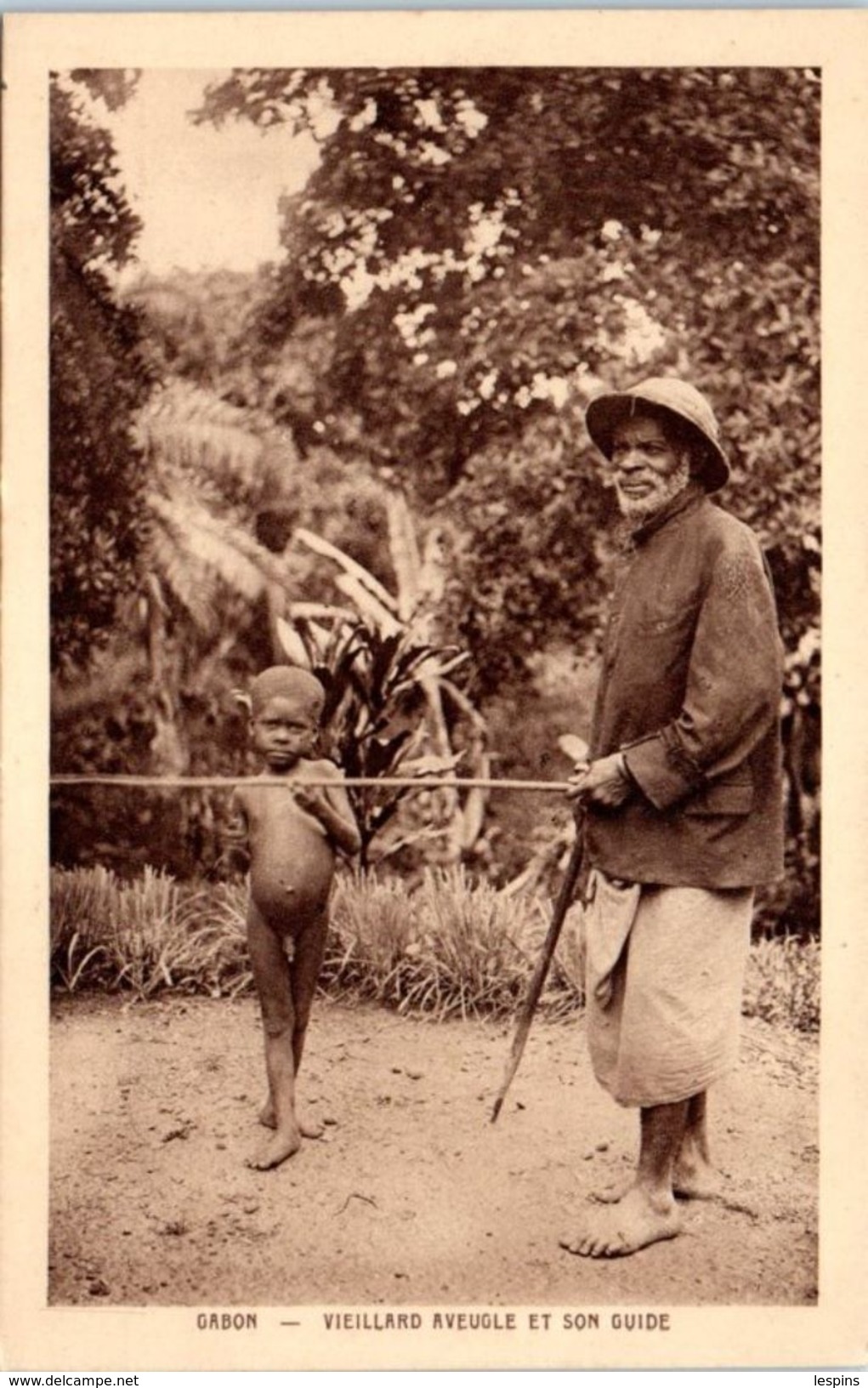 AFRIQUE -- GABON --  Vieillard Aveugle Et Son Guide - Gabon