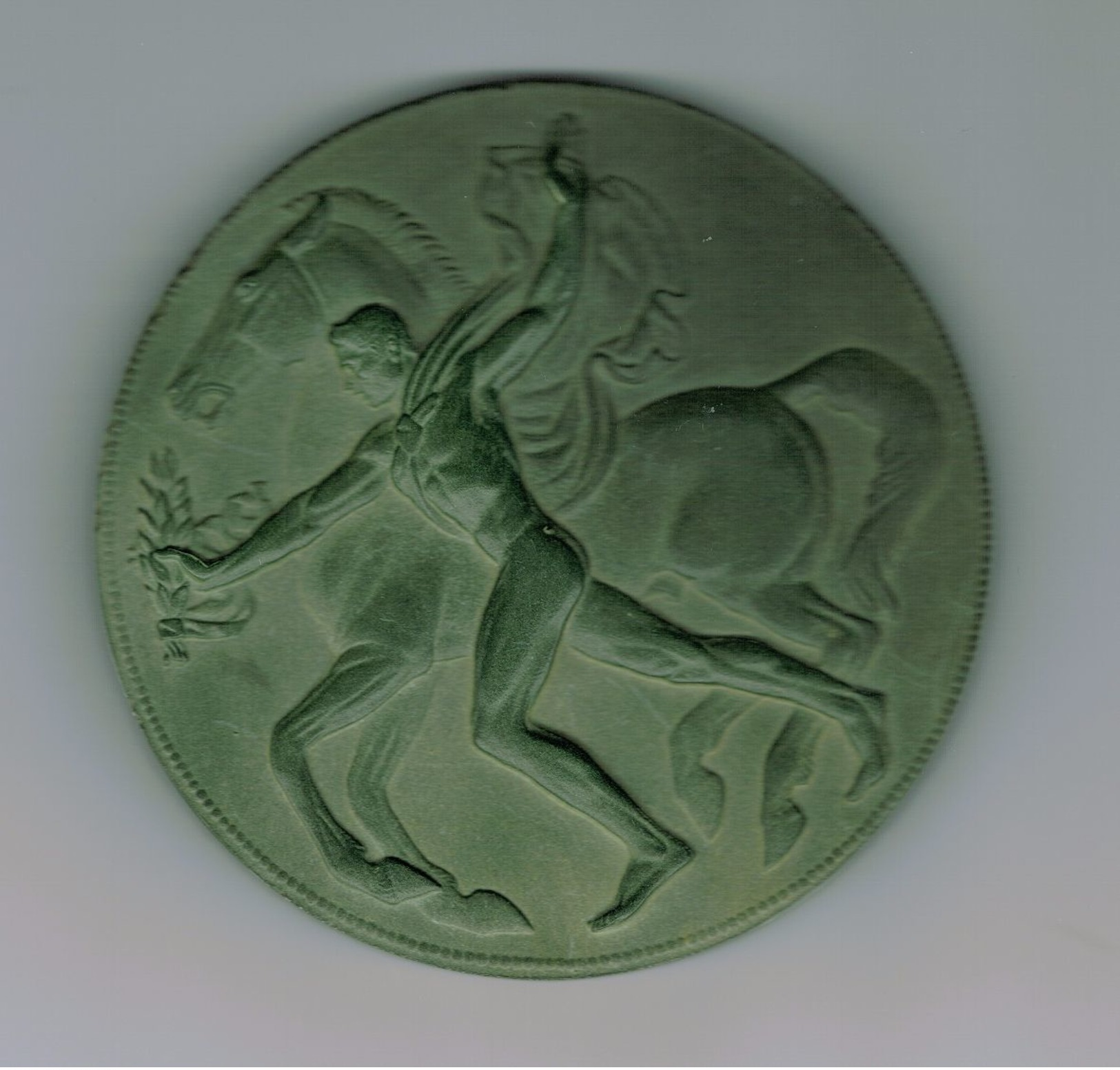 Médaille Belgique,Le Vainqueur à Cheval Par Darville 1954,plâtre Patine Vert Uniface - Other & Unclassified