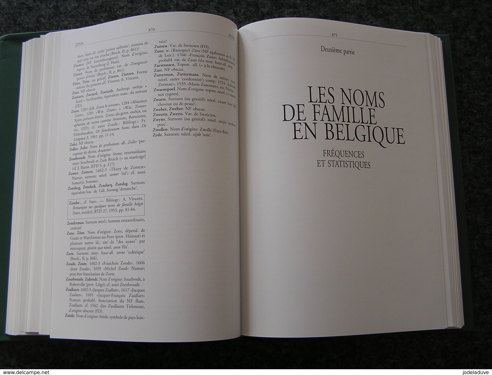 DICTIONNAIRE DES NOMS DE FAMILLE EN BELGIQUE ROMANE ET DANS LES REGIONS LIMITROPHES J Herbillon 2 tomes