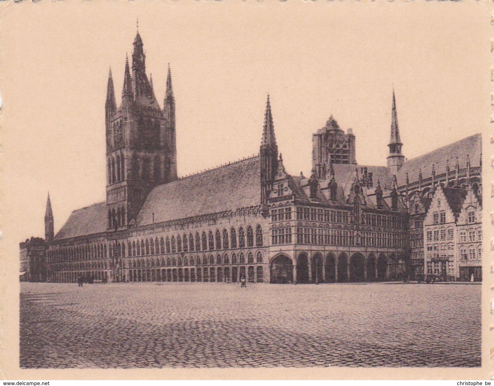 Ieper, Ypres, Miniatuur Postkaart, Uit Reeks "Ken Uw Land"  De Hallen In 1914 (pk38898) - Ieper