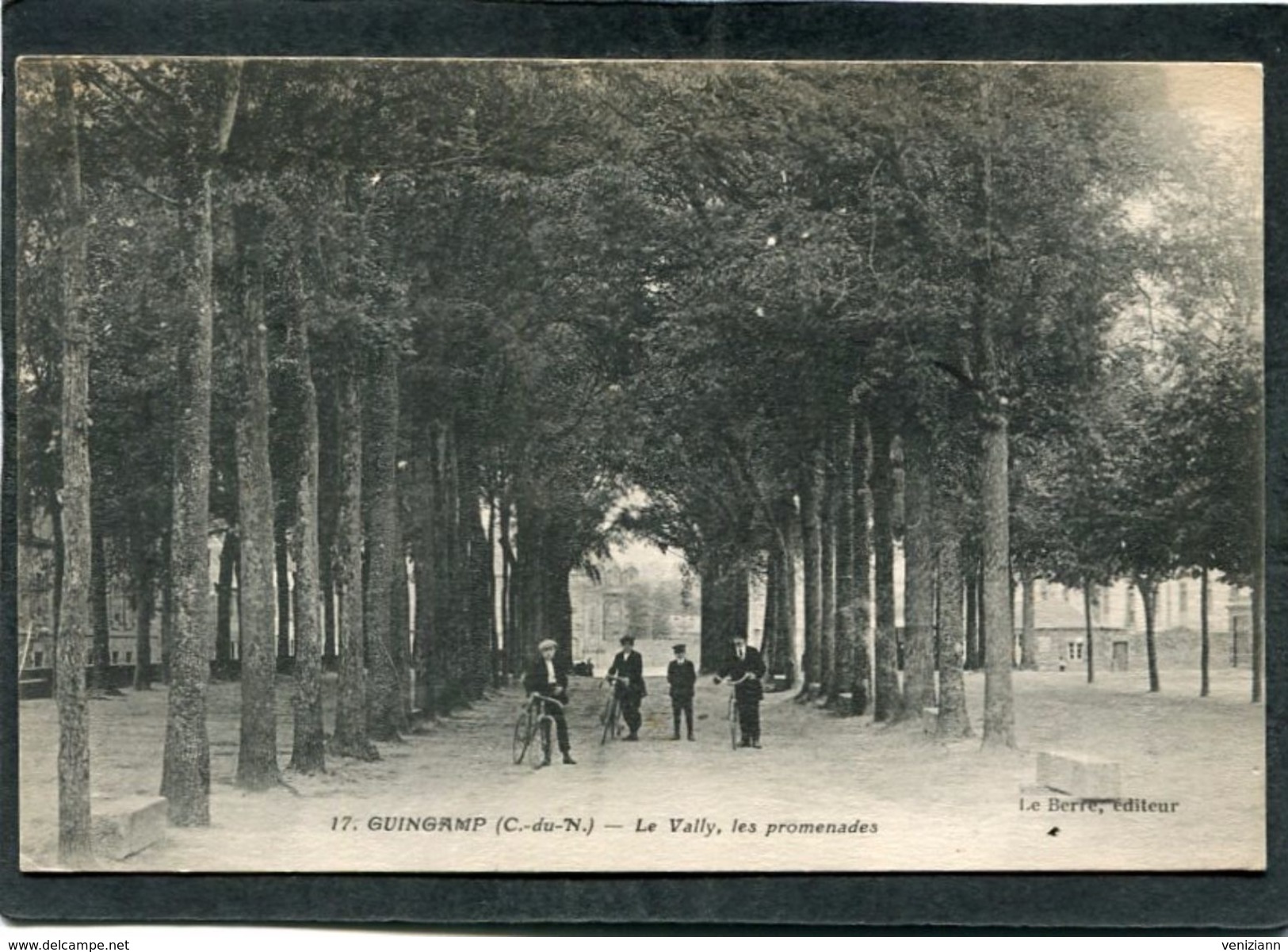 CPA - GUINGAMP - Le Vally, Les Promenades, Animé - Guingamp