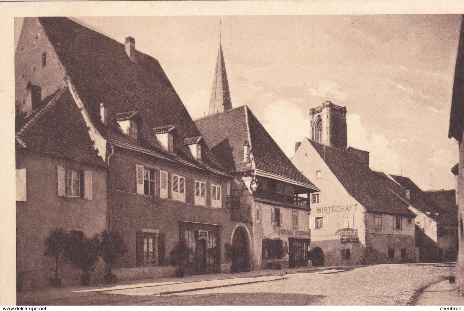 67. ROUFFACH. CPA SEPIA RARE . UNE RUE DU VILLAGE - Rouffach