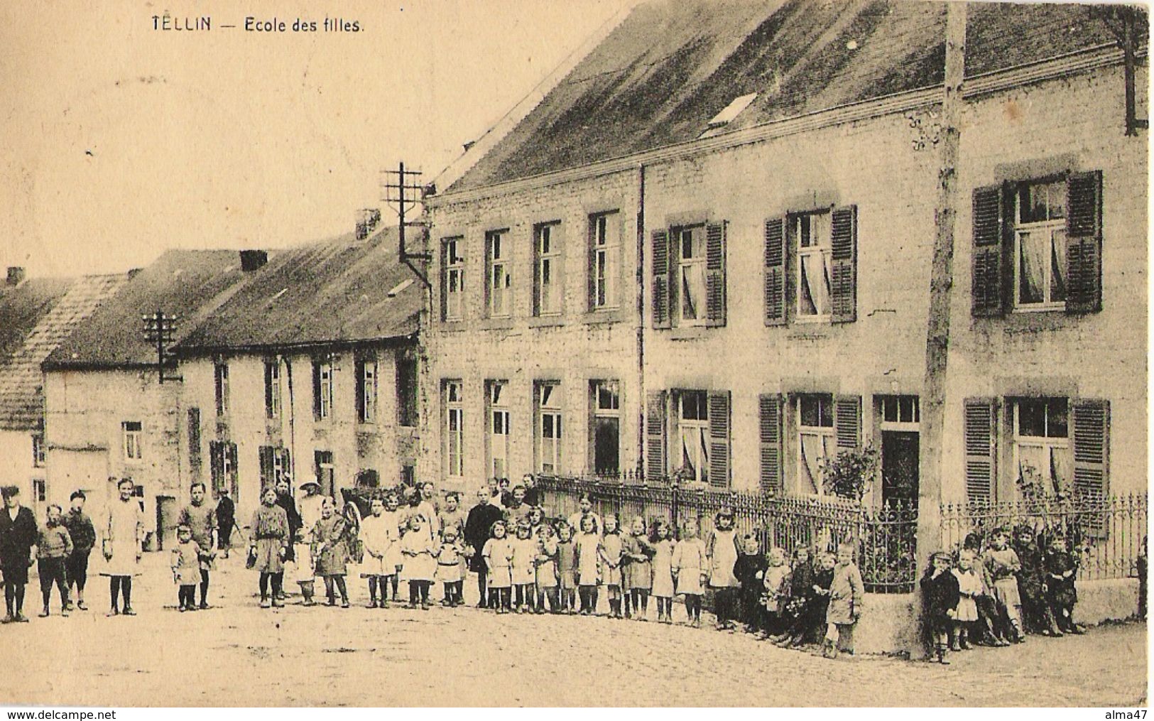 Tellin - Rue De L'église Animée - Circulé Vers 1902 - Dos Simple - W.V.S. Edit. Hôtel Golinvaux - Tellin