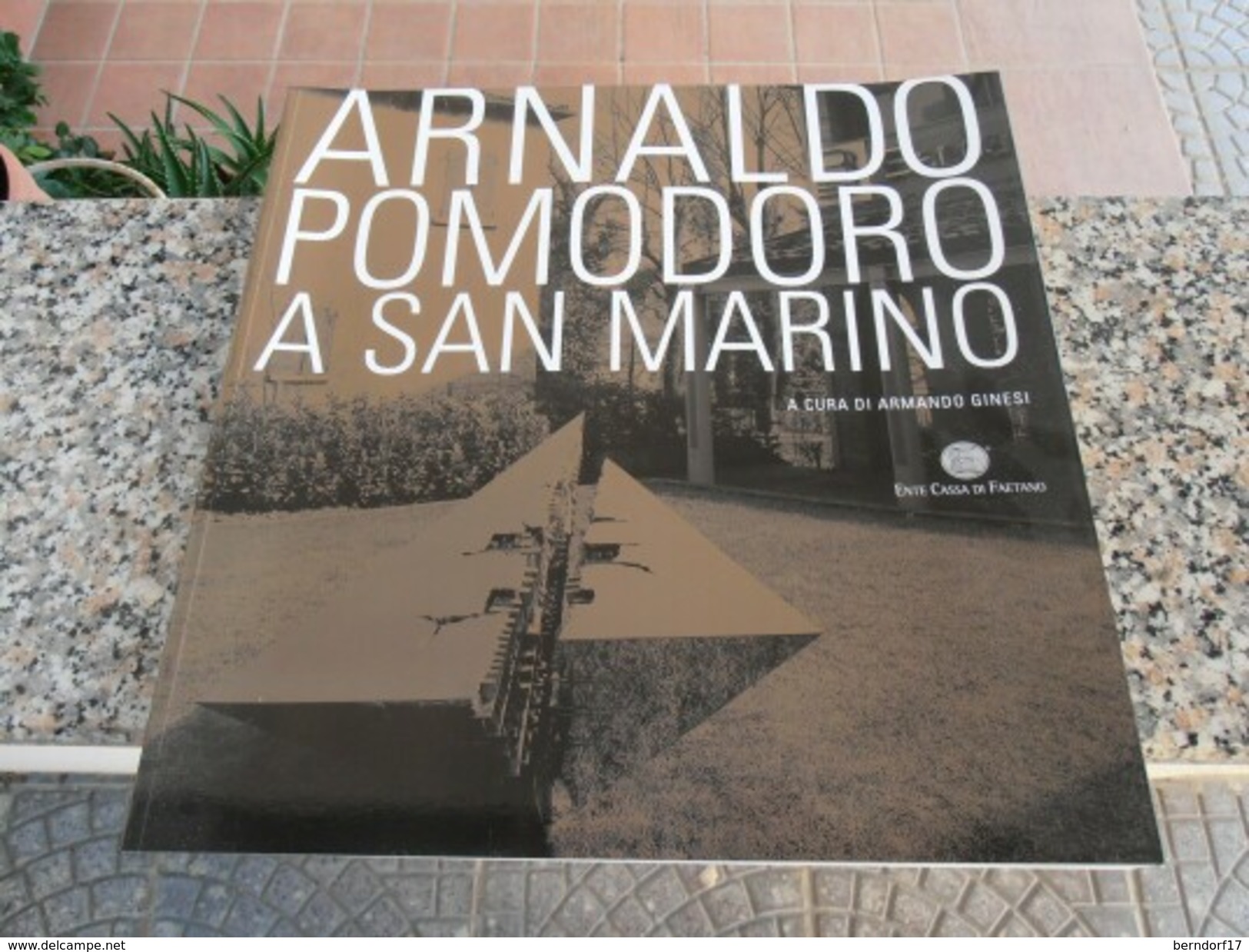 Arnaldo Pomodoro A San Marino - Society, Politics & Economy