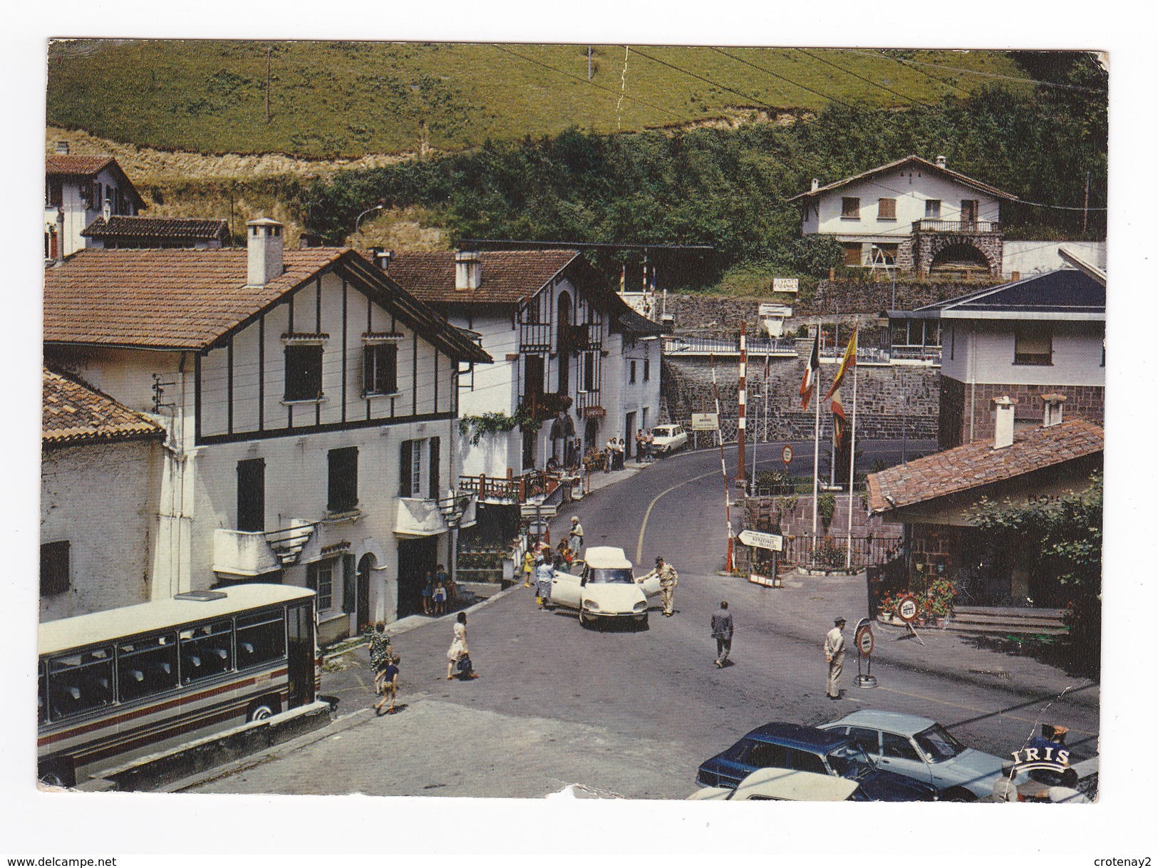 64 ARNEGUY Vers St Jean Pied De Port Frontière Franco Espagnole N°1034 Belle Citroën DS Portes Ouvertes BUS Douanier - Saint Jean Pied De Port