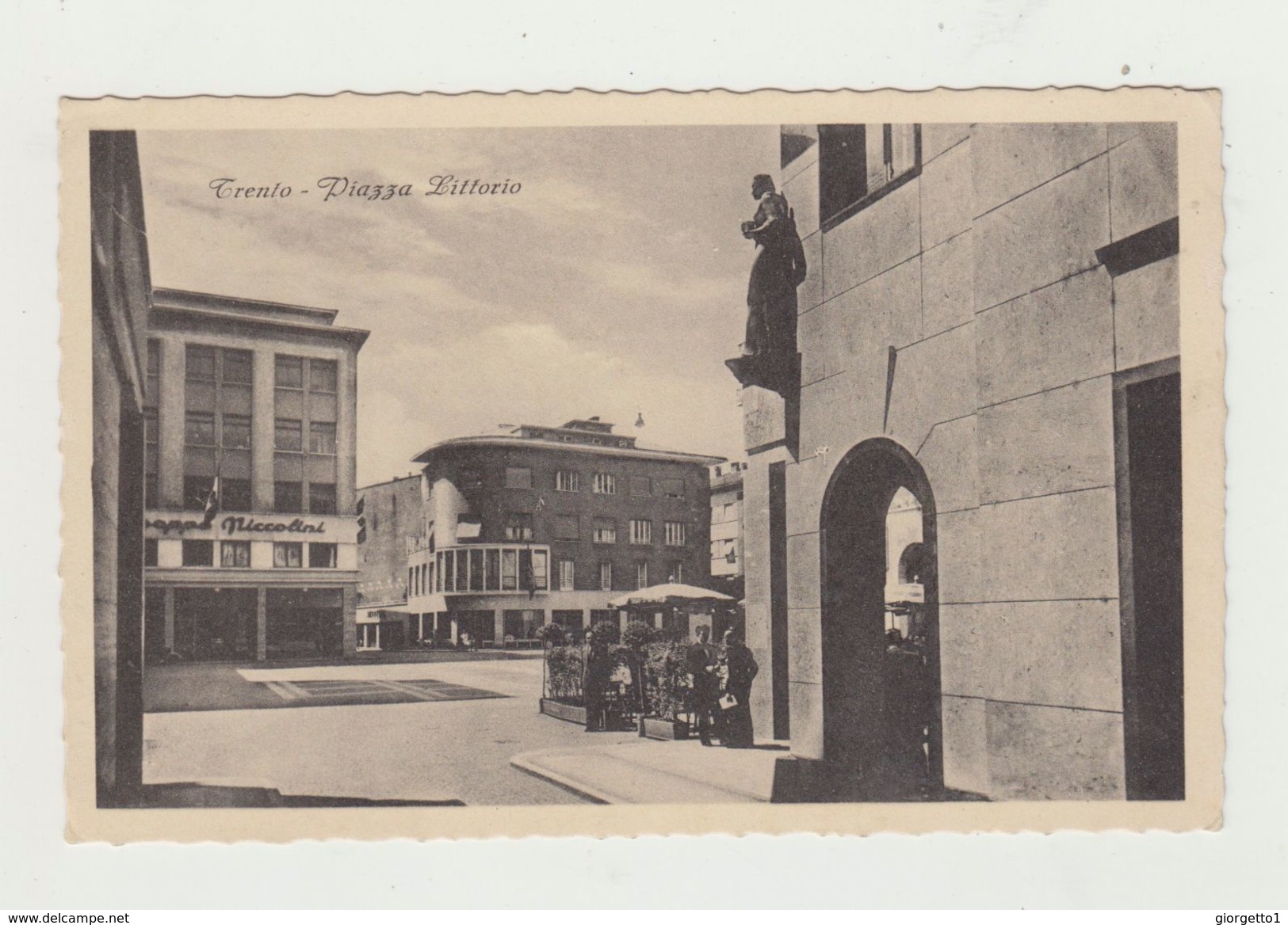 CARTOLINA TRENTO - PIAZZA LITTORIO - NON VIAGGIATA - INIZIO ANNI 30 - ITALY POSTCARD WW2 - Trento