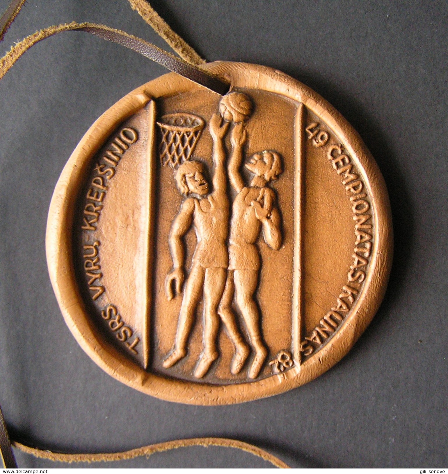 1982 Soviet Basketball Championship Finals Handmade Molar Medal - Habillement, Souvenirs & Autres