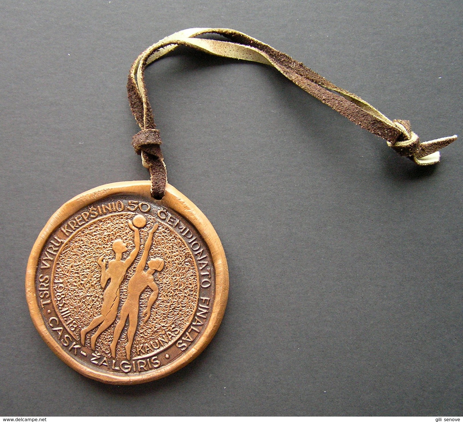 1983 Soviet Basketball Championship Finals Handmade Molar Medal - Habillement, Souvenirs & Autres