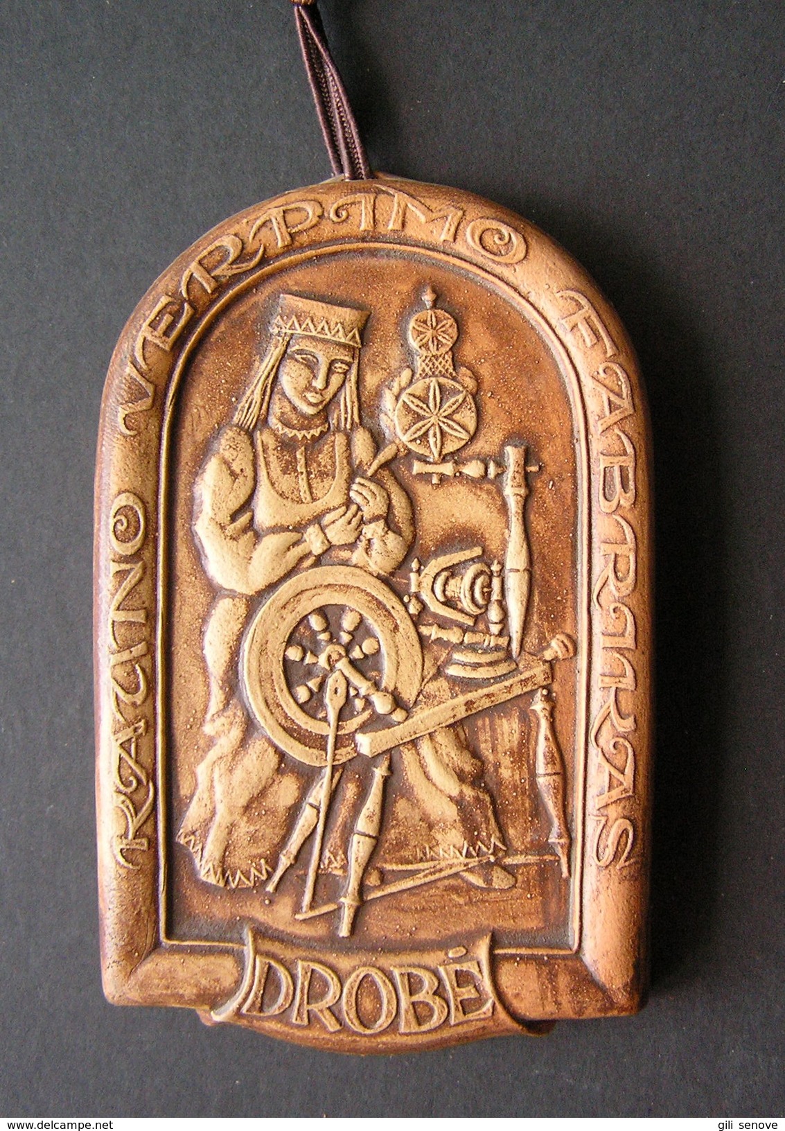 1980s Lithuania Drobe Handcrafted Ceramic Medal - Otros & Sin Clasificación