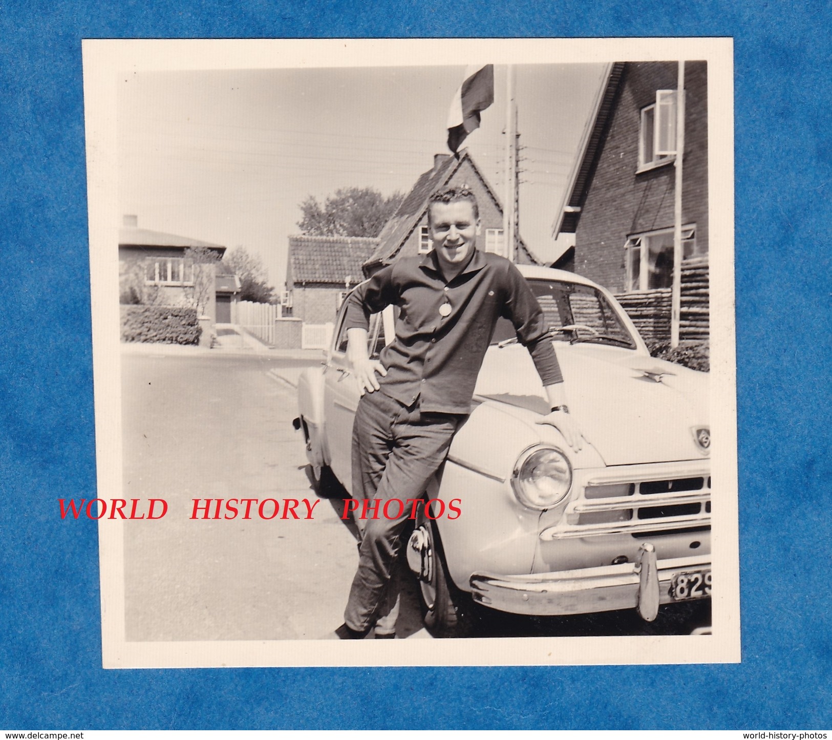 Photo Ancienne Snapshot - Homme Devant Une Belle Automobile à Identifier - Danmark ? Danemark ? - Cars