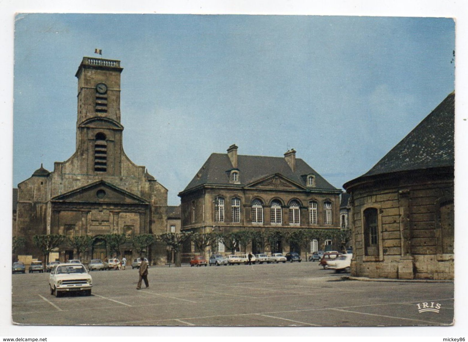 LONGWY-HAUT --1974--- Place D'Arche    (petite Animation,voitures )--cachet.......à  Saisir - Longwy