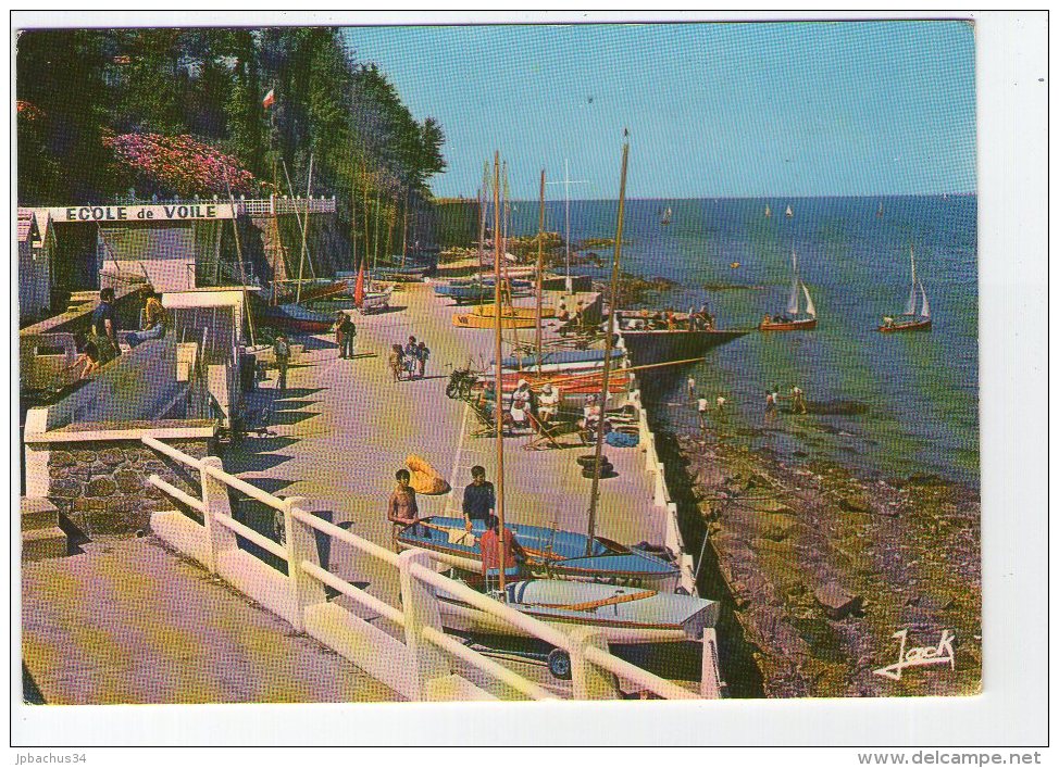 PERROS GUIREC. L'ECOLE DE VOILE A TRESTRAOU - Perros-Guirec