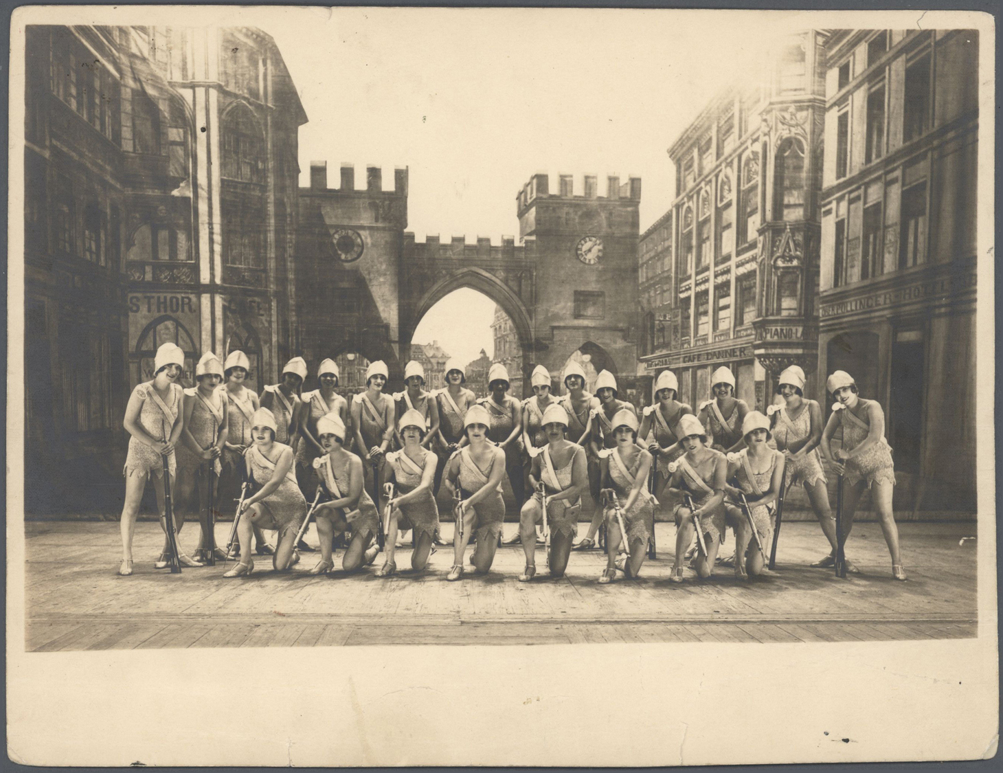 Deutsches Reich - Besonderheiten: 1930s. Lot Of 3 Black-and-white Photographs (Military) Included HE - Autres & Non Classés