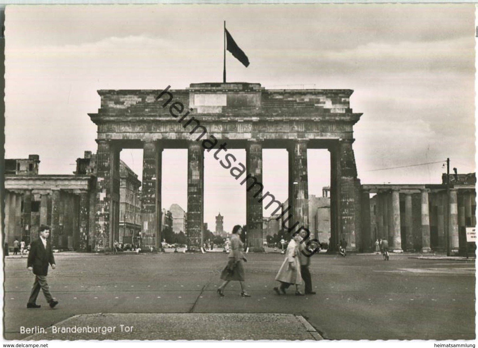 Berlin - Brandenburger Tor - Fußgänger - Foto-Ansichtskarte - Dierentuin