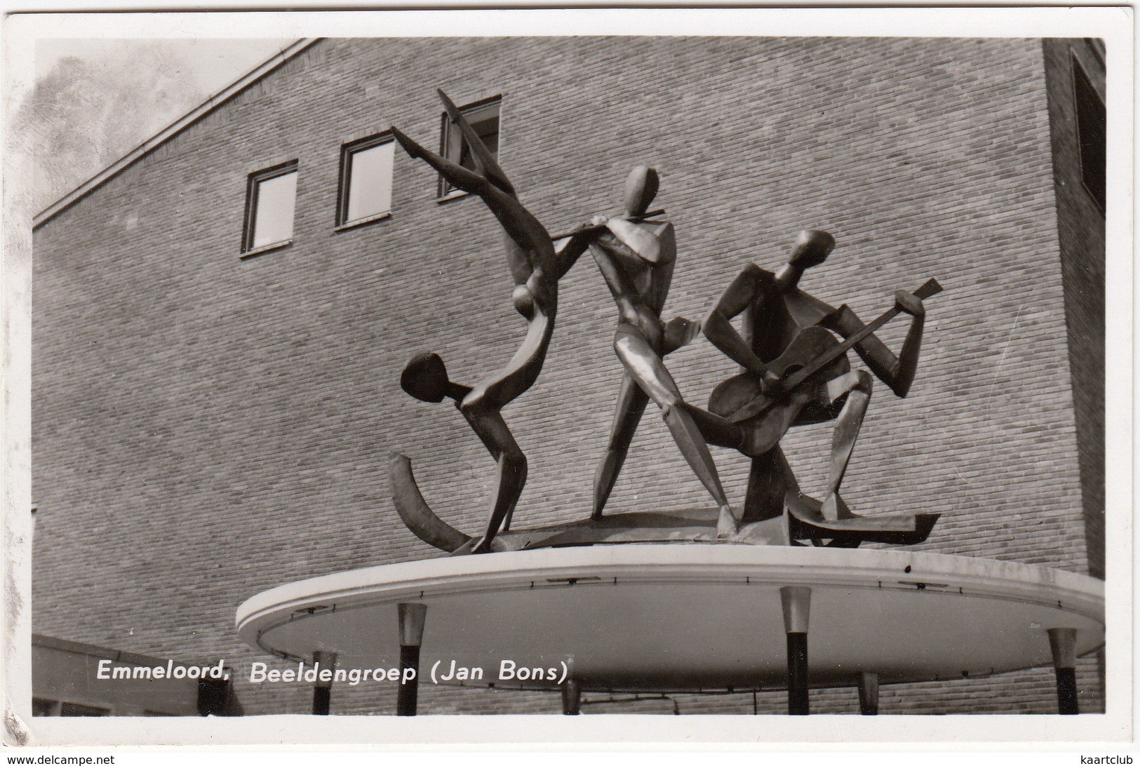 Emmeloord - Beeldengroep (Jan Bons) - Ingang Beurs - (1961)  - (Flevoland , Nederland/Holland) - Emmeloord