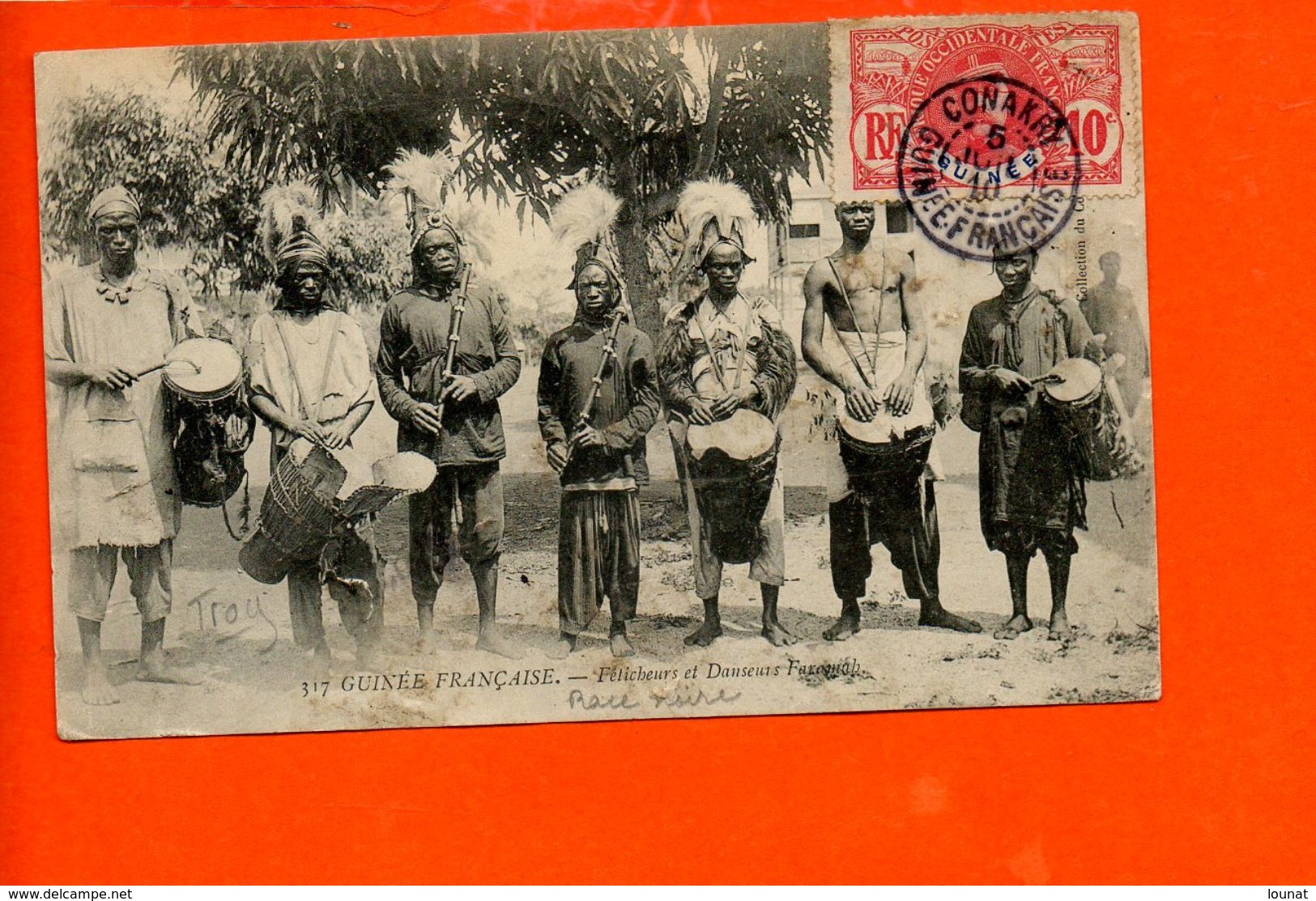 Guinée Française - Féticheurs Et Danseurs Farouch - Sorciers(en L'état : Trou En Bas Et Trou D'agrafes Près Du Timbre ) - Guinée Française