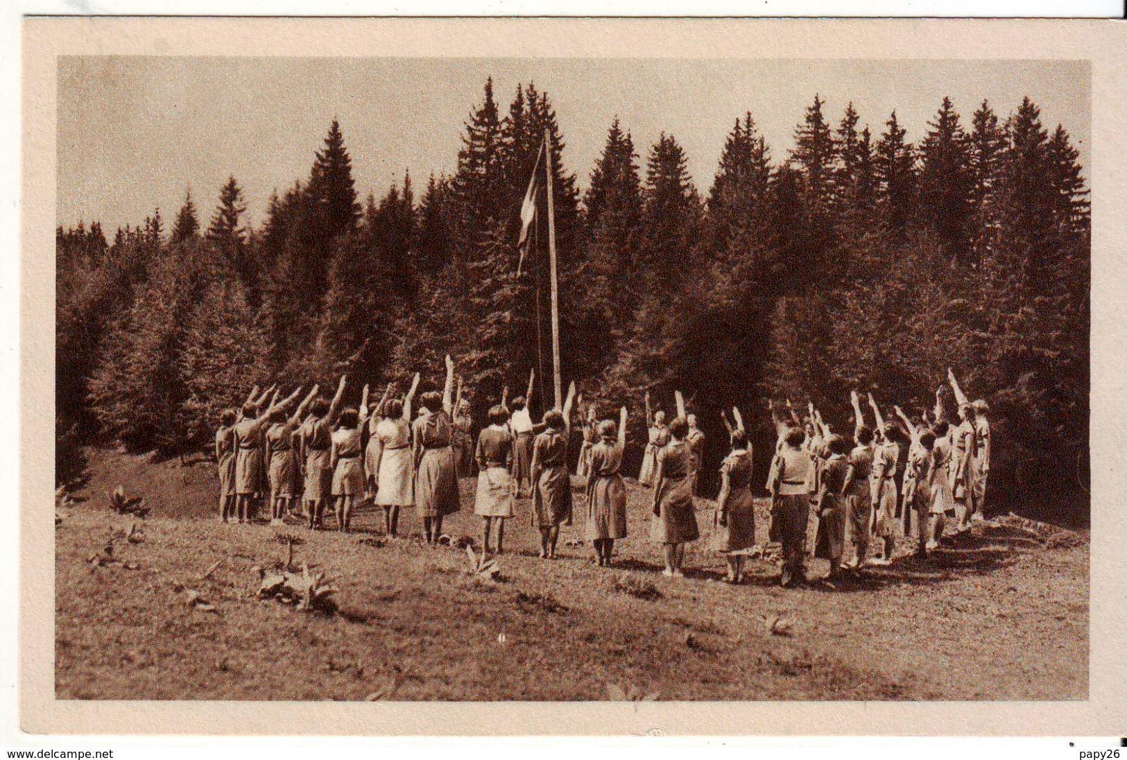 Cpa  Camp D'éclaireurses  Salut Au Drapeau - Scoutisme