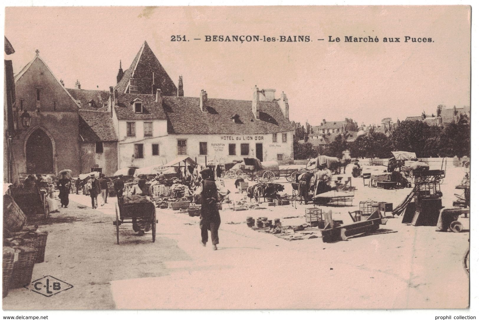 BESANÇON LES BAINS (doubs 25) - LE MARCHÉ AUX PUCES SUR LA PLACE Avec SUPERBE ANIMATION HOTEL DU LION D'OR COMMERCE - Besancon