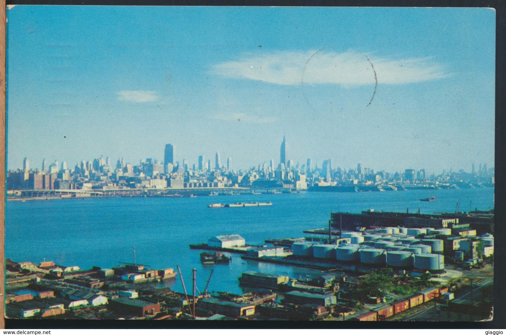 °°° 7768 - NY - NEW YORK - COMMERCIAL DOCKS OF NEW JERSEY THE FAMOUS NEW YORK SKYLINE  - 1961 With Stamps °°° - Mehransichten, Panoramakarten