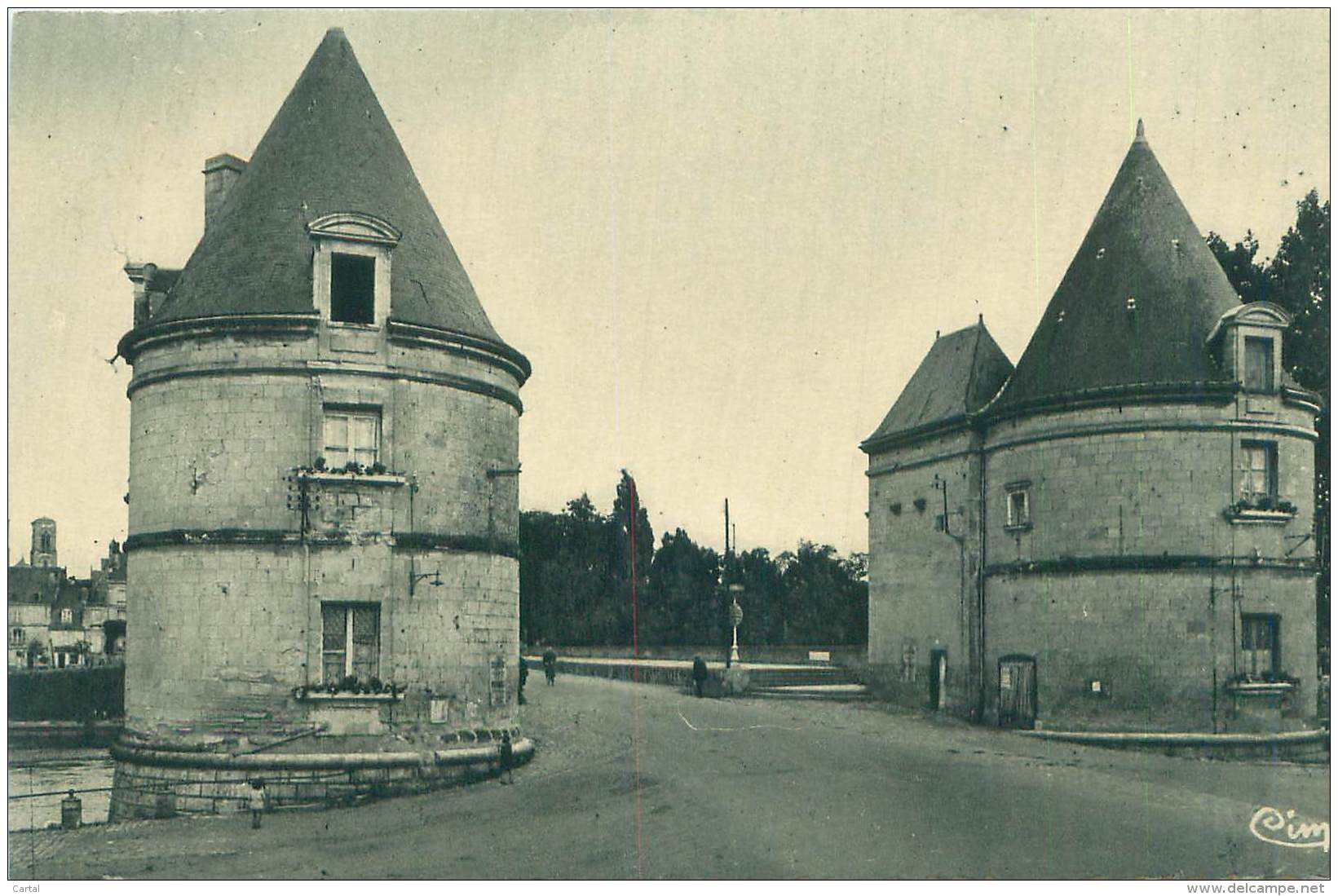 86 - CHATELLERAULT - Tours Du Pont Henri-IV - Chatellerault