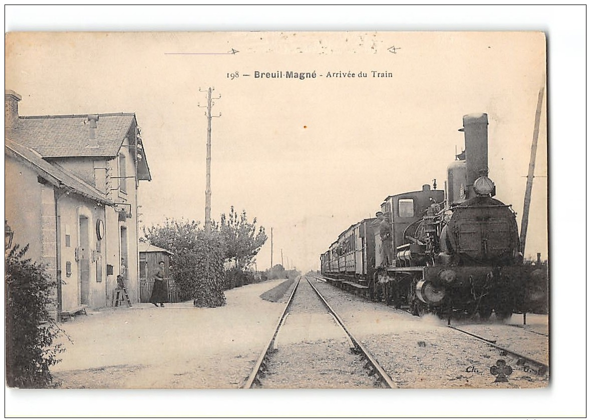 CPA 17 Breuil Magné La Gare Et Le Train - Autres & Non Classés