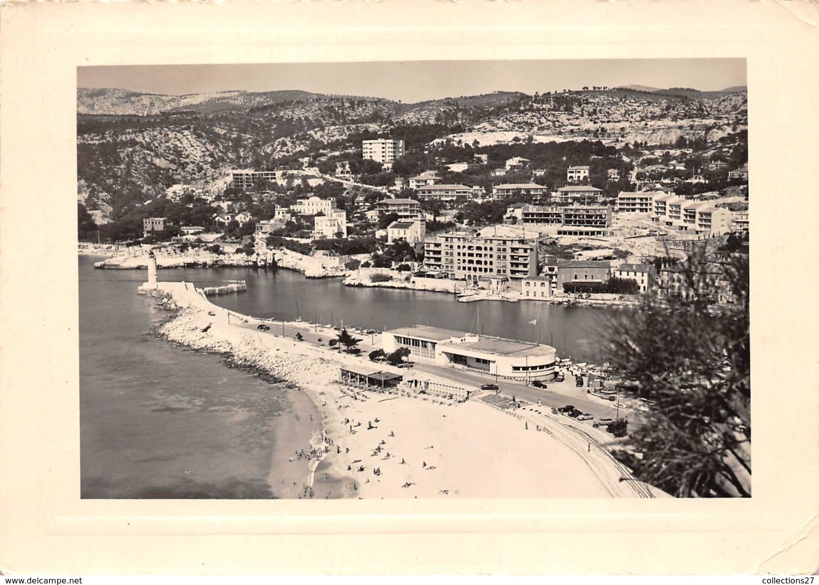 13-CASSIS- LA PLAGE ET LE CASINO - Cassis