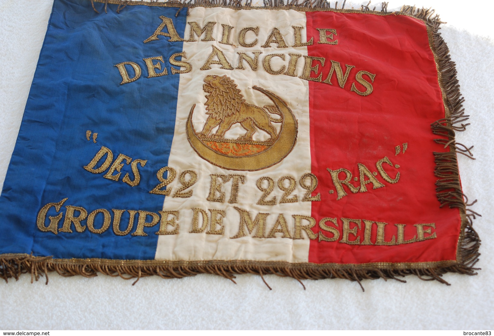 Drapeau De L Amicale Des Anciens Des 22 Et 222 RAC Groupe De Marseille - Flags