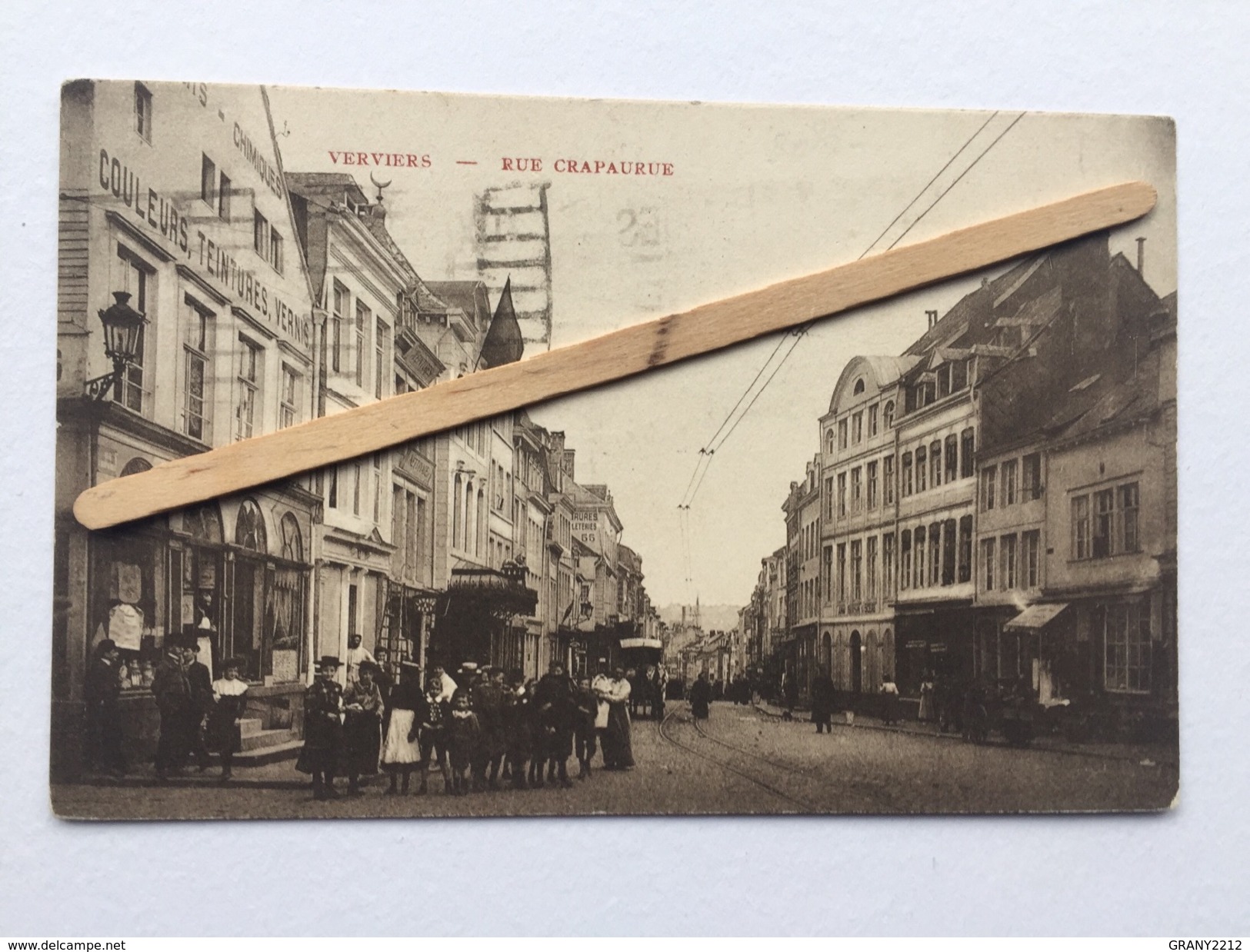 VERVIERS " RUE CRAPAURUE " Très Animée,commerces De Nettoyage, Marchand Couleurs....calèche Chevaux, Rails Tram  (1922). - Verviers