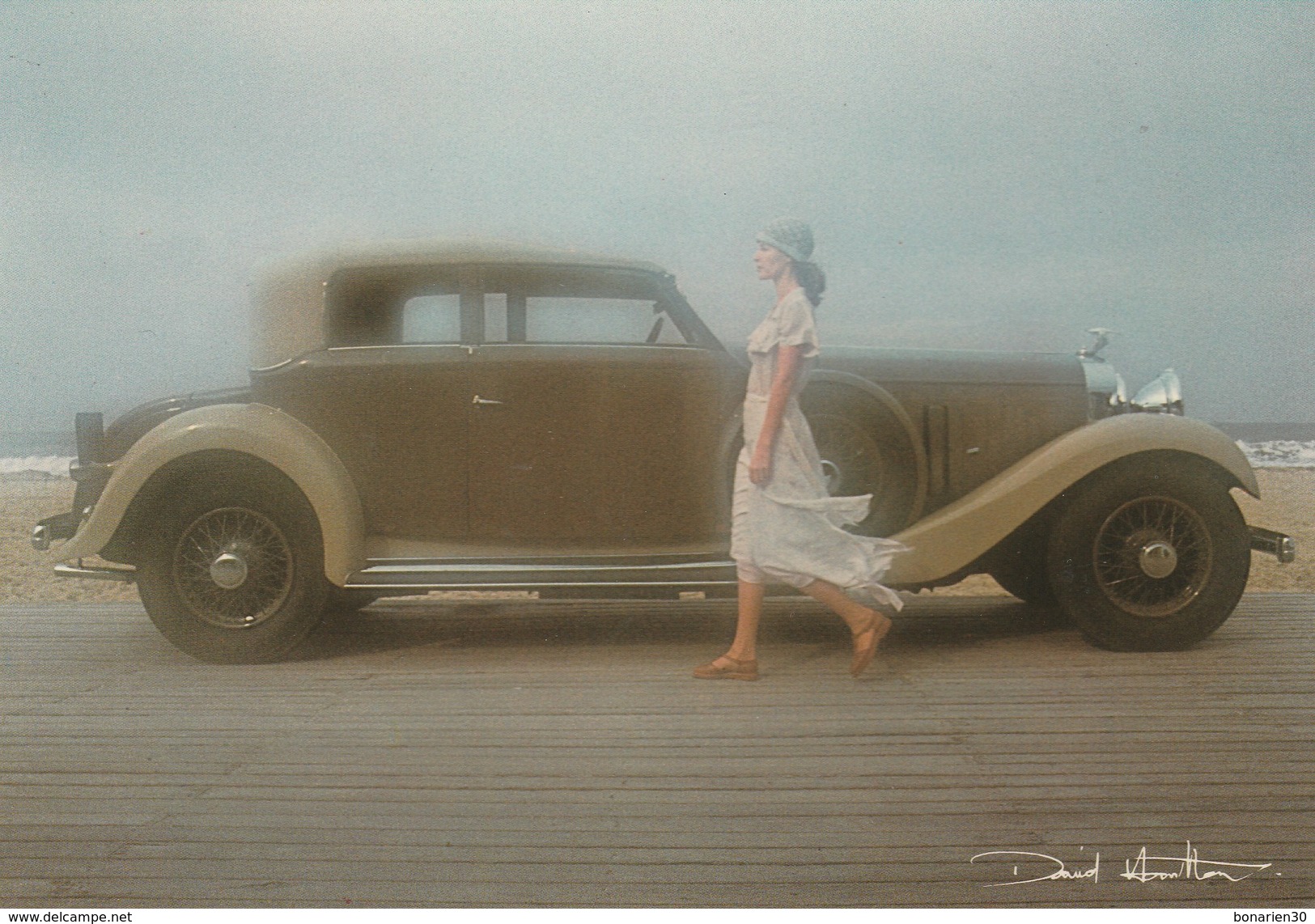 CPSM  HAMILTON JEUNE FILLE   DEVANT ROLL'S ROYCE 17x11,8 Cm - Hamilton