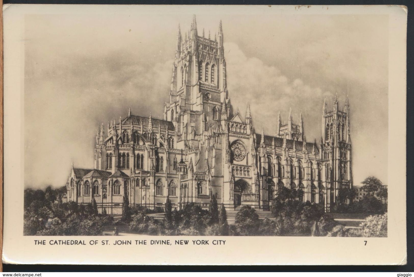 °°° 7846 - NY - NEW YORK - THE CATHEDRAL OF ST. JOHN THE DIVINE - 1960 With Stamps °°° - Églises