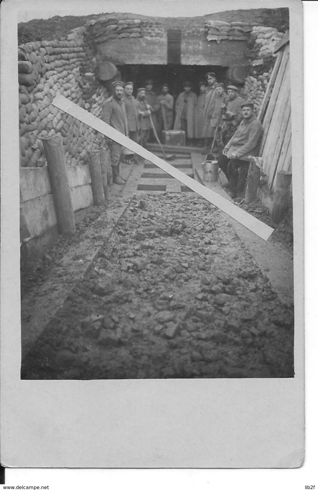 Soldats Allemands Devant Une Sape Bunker Blockhaus Abri Fortifié Béton Sacs à Terre Bois 1 Carte Photo 1914-1918 Ww1 1wk - Guerre, Militaire